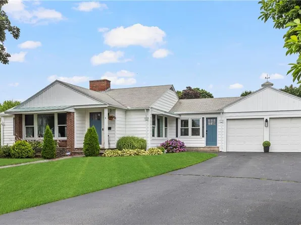 9 Poppy Cir, Cranston, RI 02920
