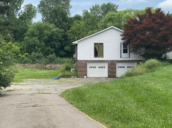 6303 Hough Rd, Almont, MI 48003