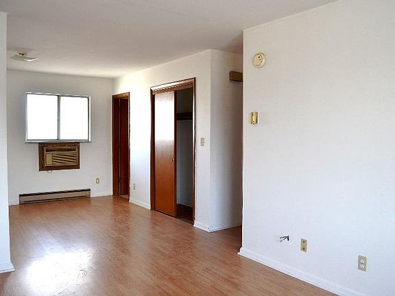 2nd image of 712 Cedar Dr APT 4