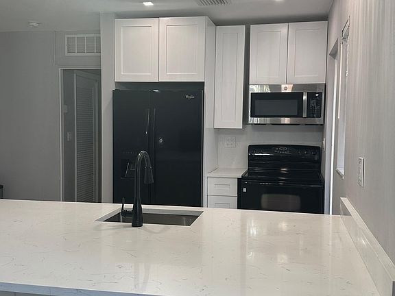 4th image of 2765 SE 1st Ct #4