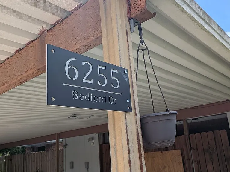 6255 Bedford Dr — Photo 2