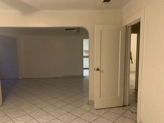 2nd image of 1815 Potomac Ave