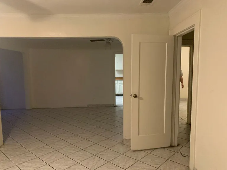 1815 Potomac Ave — Photo 3