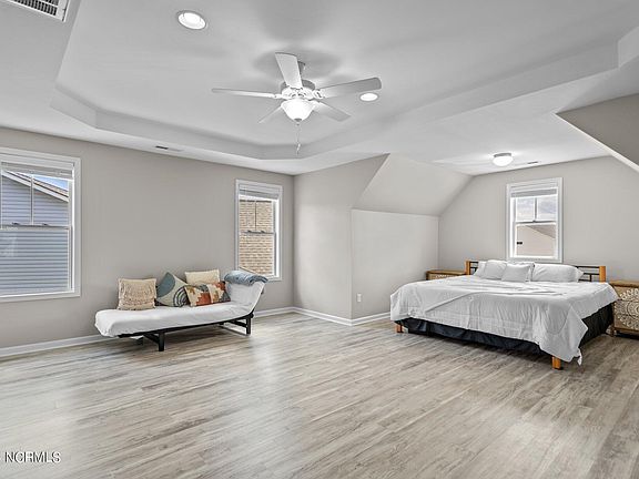 4th image of 4712 Black Pine Court