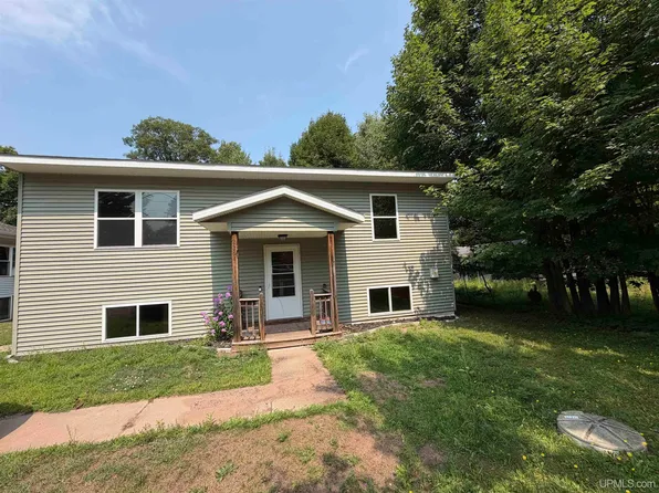 2282 Beaudoin St, Marquette, MI 49855