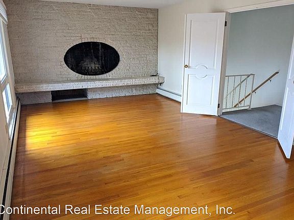 3rd image of 423 Park Ln