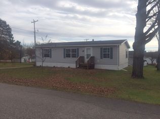 1607 Hanson St, Iron River, MI 49935