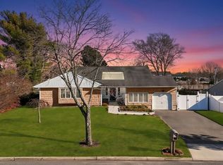 15 Drake Avenue, Bellport, NY 11713