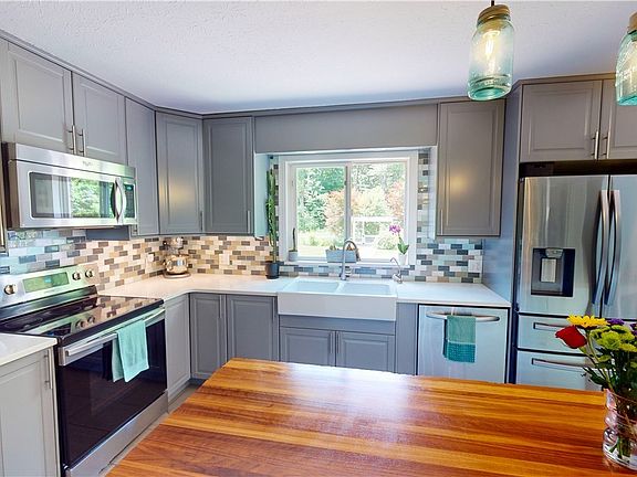 2nd image of 10680 N Woods Cir