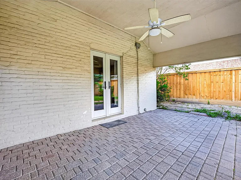3731 Drake St — Photo 32