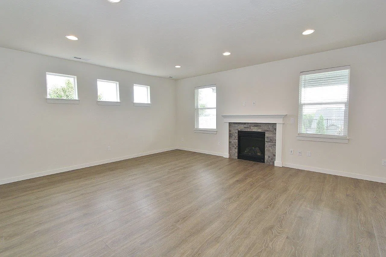 4 bed, 2.5 bath, 3004 sqft, $2,800 — Photo 3