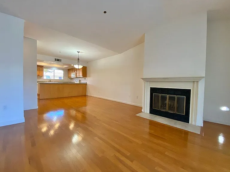 1633 San Vicente Ave — Photo 7