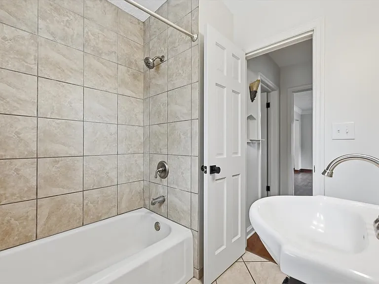 2130 S 61st Ave — Photo 12
