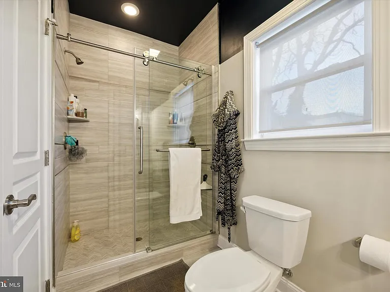2137 N Darien St — Photo 11