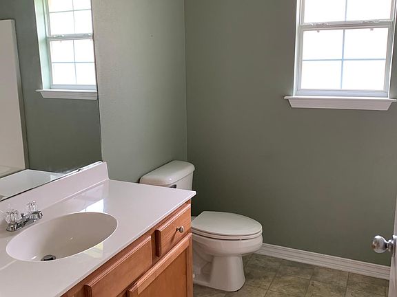hall bathroom with tub/shower