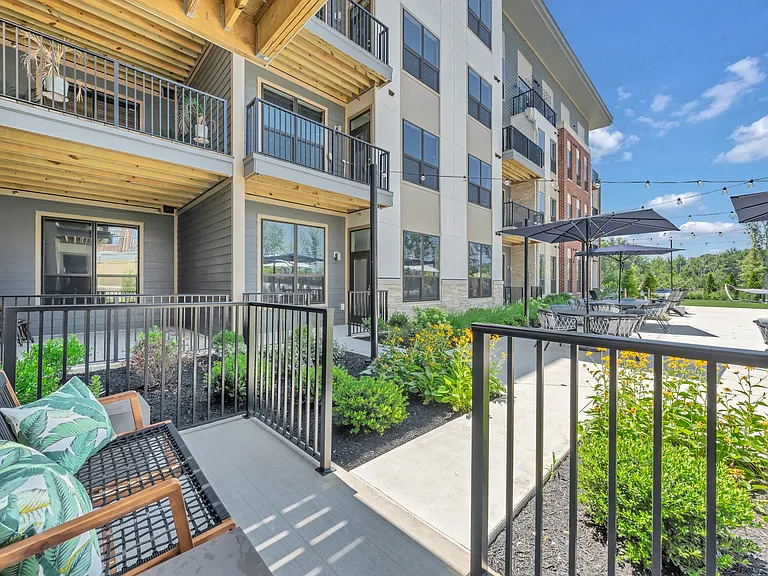 Luxe 360 on Centerpointe — Photo 65
