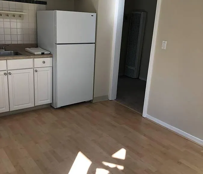 545 University Dr #1 — Photo 4