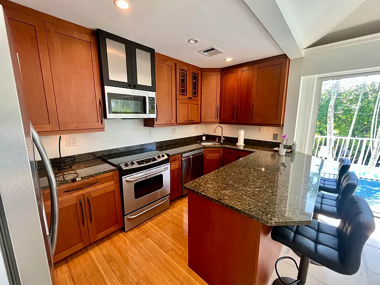 115 Dolphin Rd — Photo 25
