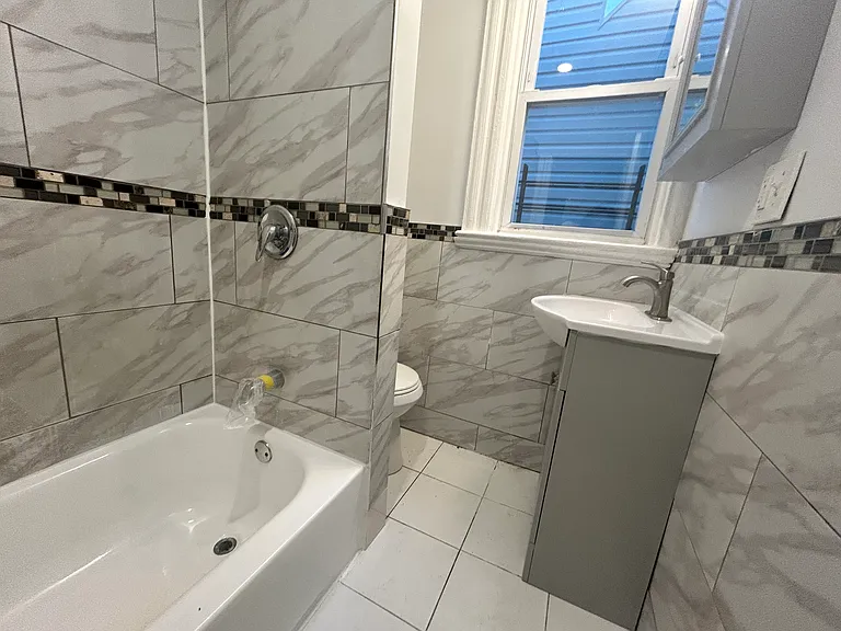 182 Seymour Ave #2 — Photo 4