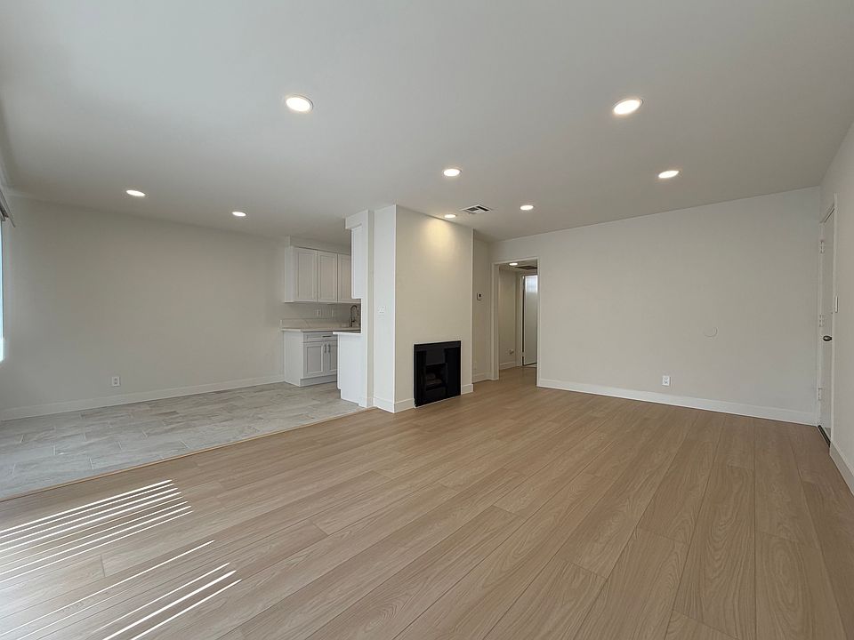 1st image of 4727 Kester Ave #207