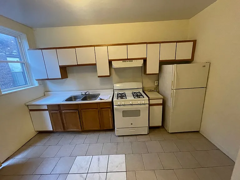 506 Kirby St E — Photo 15
