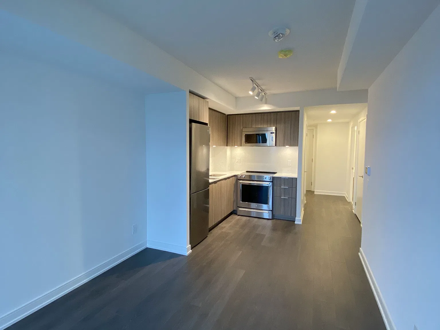 30 Samuel Wood Way — Photo 2