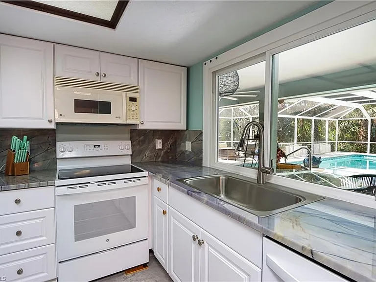 27165 Edenbridge Ct — Photo 3