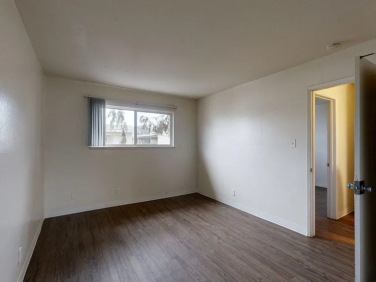 Bay Terrace — Photo 38