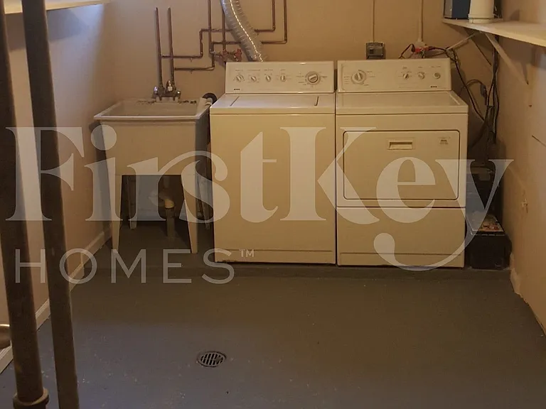 630 Crest St — Photo 12