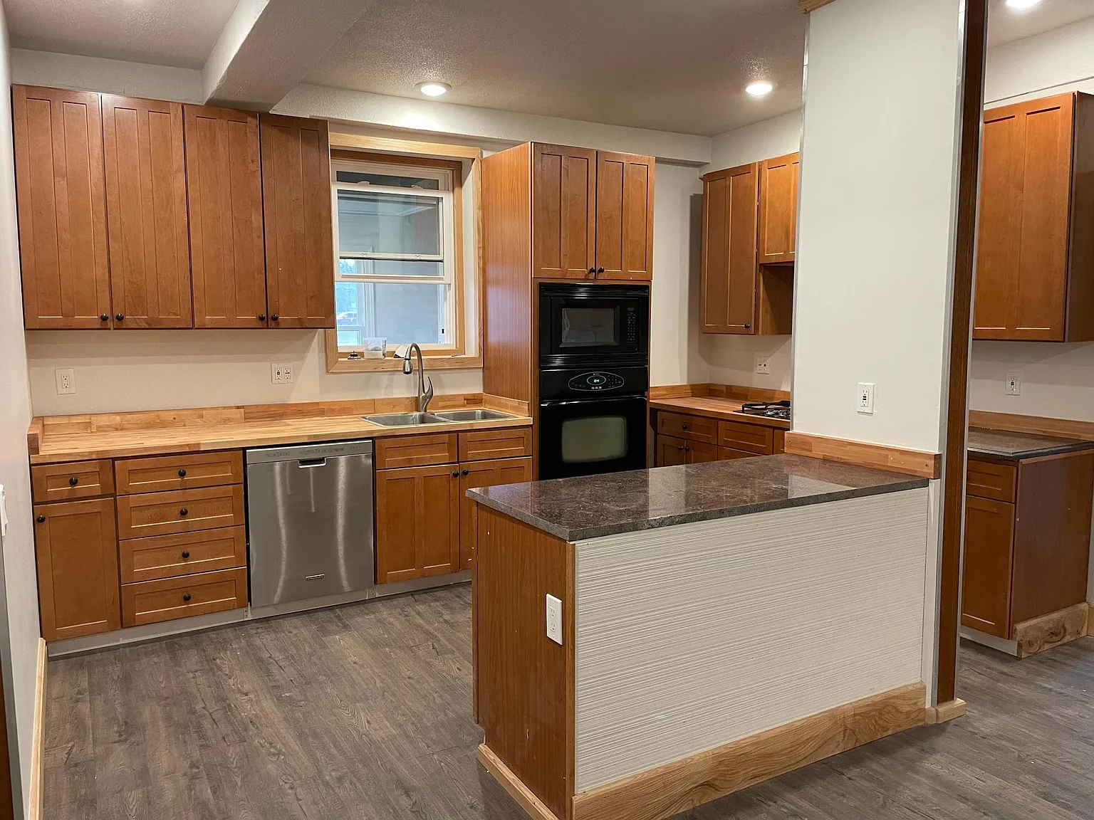 4 bed, 2000 sqft, $1,600 — Photo 1