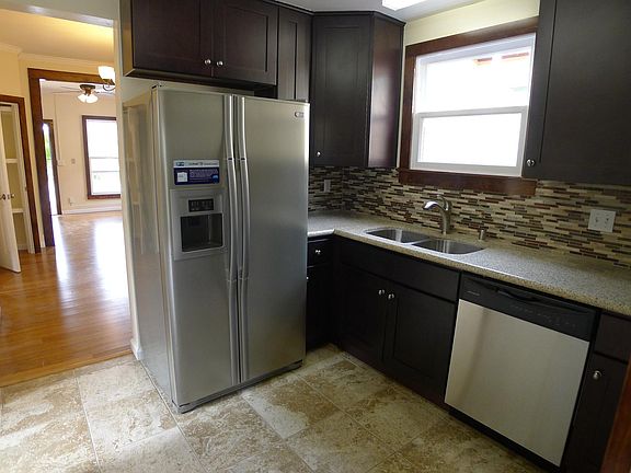 3rd image of 455 19th St