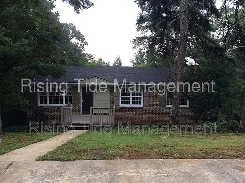 3 bed, 2.0 bath, 1300 sqft, $1,225 — Photo 1