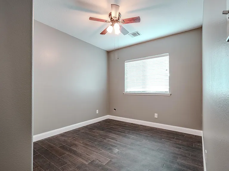 8515 Holly Spring Ln — Photo 23