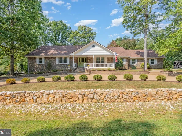 2 Hunters Ct, Fredericksburg, VA 22405