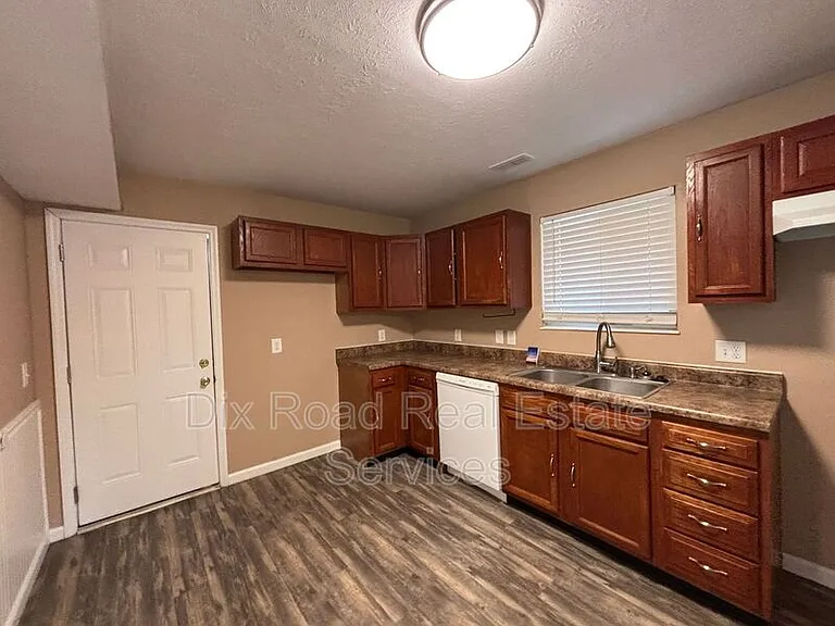 460 Peyton Dr — Photo 11
