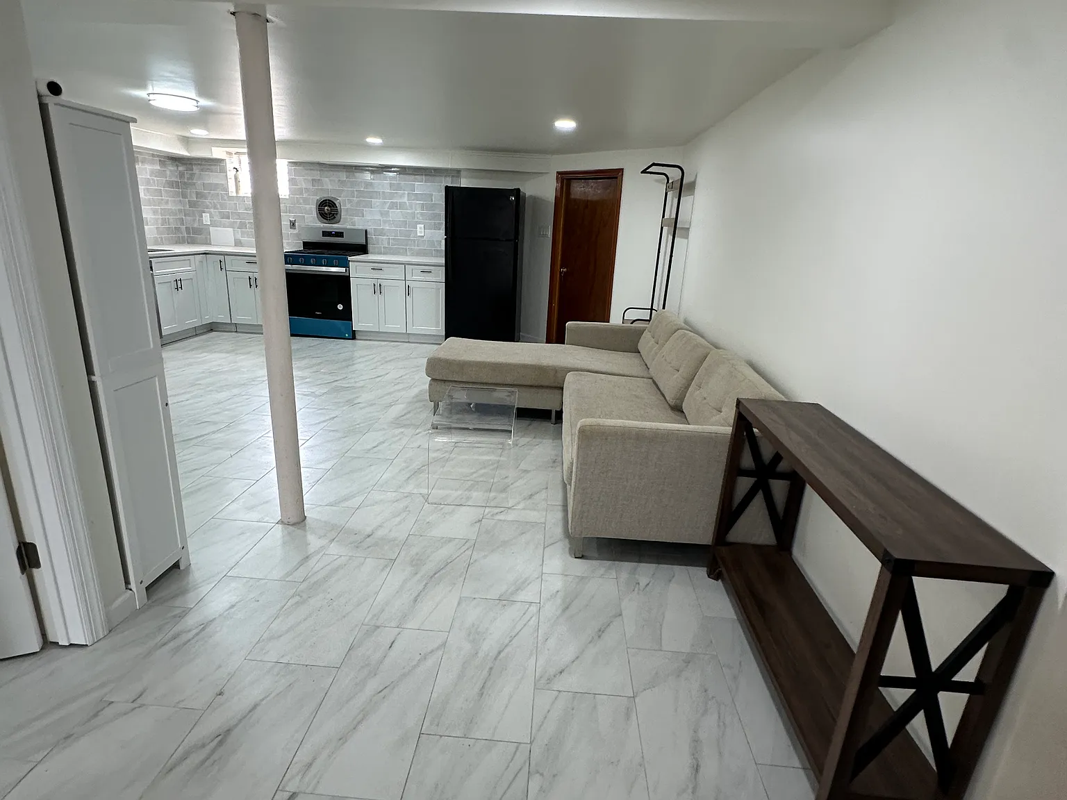 1 bed, 850 sqft, $2,000 — Photo 3