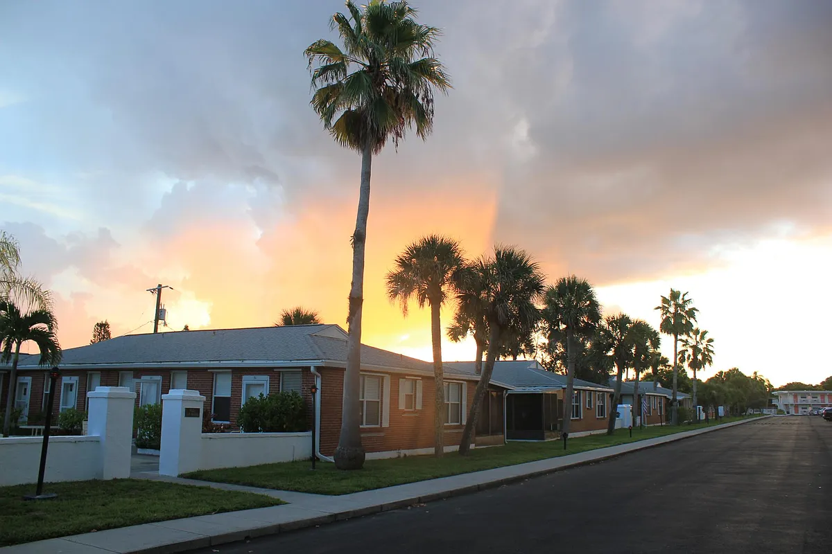 Building Photo - 52-908 Villas Dr #52