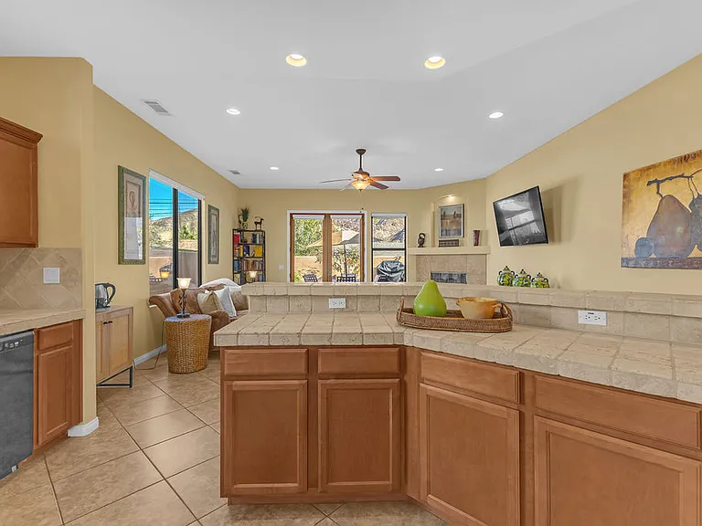 54052 Avenida Martinez — Photo 20