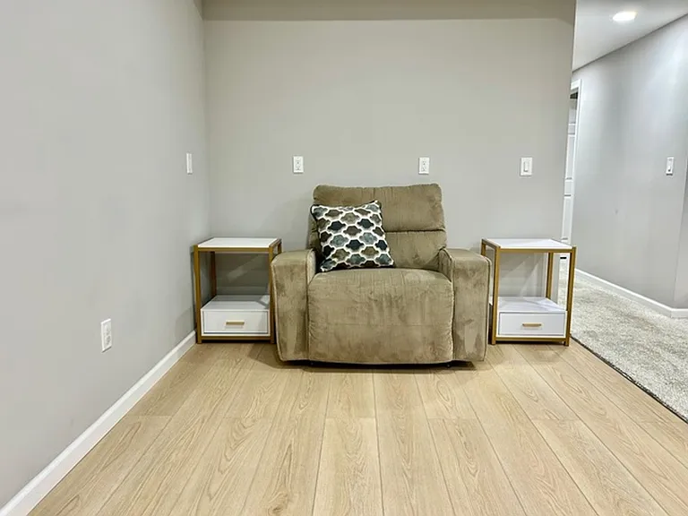 402 Gloucester Ave — Photo 15
