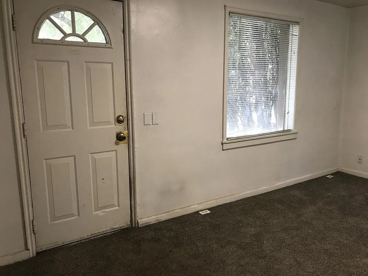 55 E Columbia Avenue — Photo 4