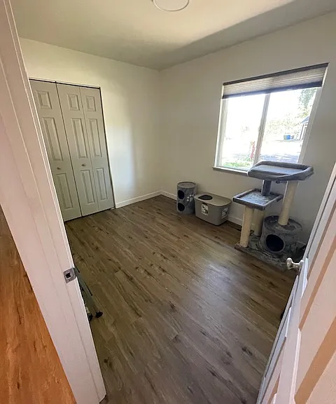 Bedroom (2 are same size)