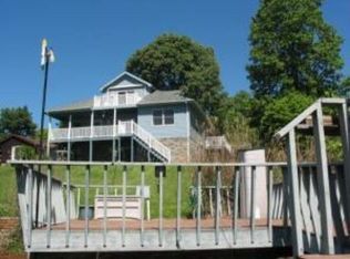 433 Browns Point Dr, Moneta, VA 24121