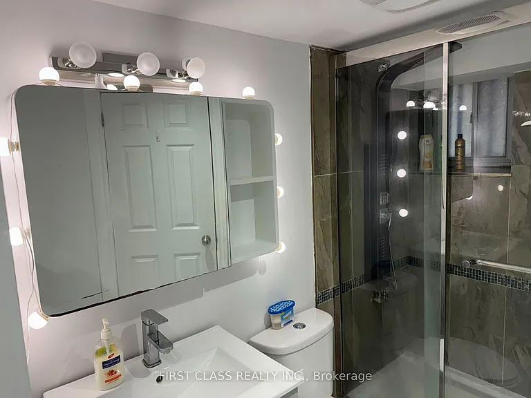 524 Bathurst St #BSMNT — Photo 14