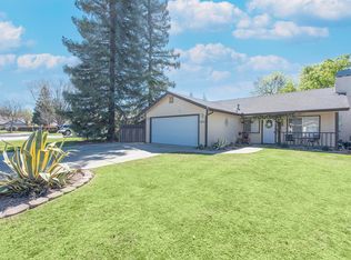 3233 W Packwood Ct, Visalia, CA 93277