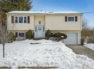 6 Herbert Ln, Hackettstown Town, NJ 07840