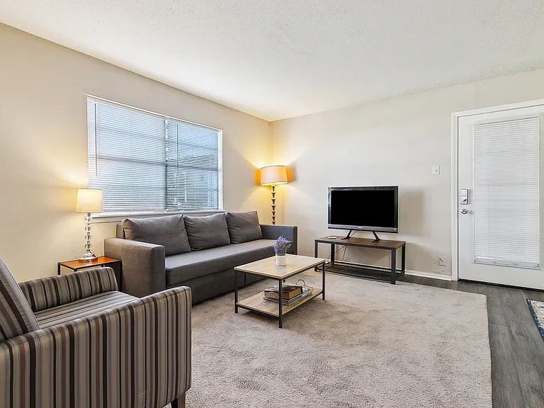 4208 Belvedere St #2RB — Photo 8
