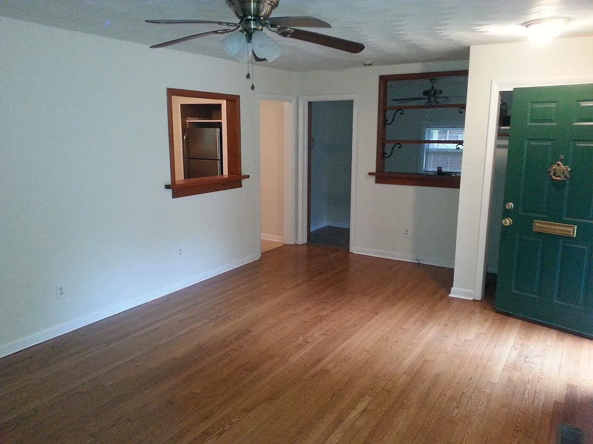 3 bed, 1350 sqft, $2,050 — Photo 3