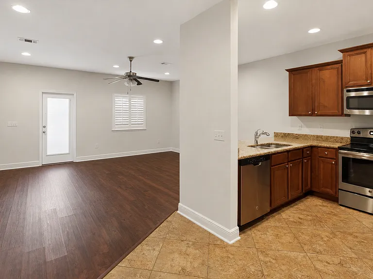 2121 Wilsons Plover Cir — Photo 7