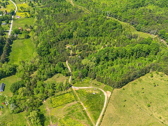 4th image of 776 Salem Valley Rd
