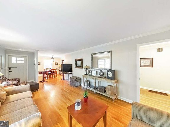 3rd image of 798 Pinehill Dr SE